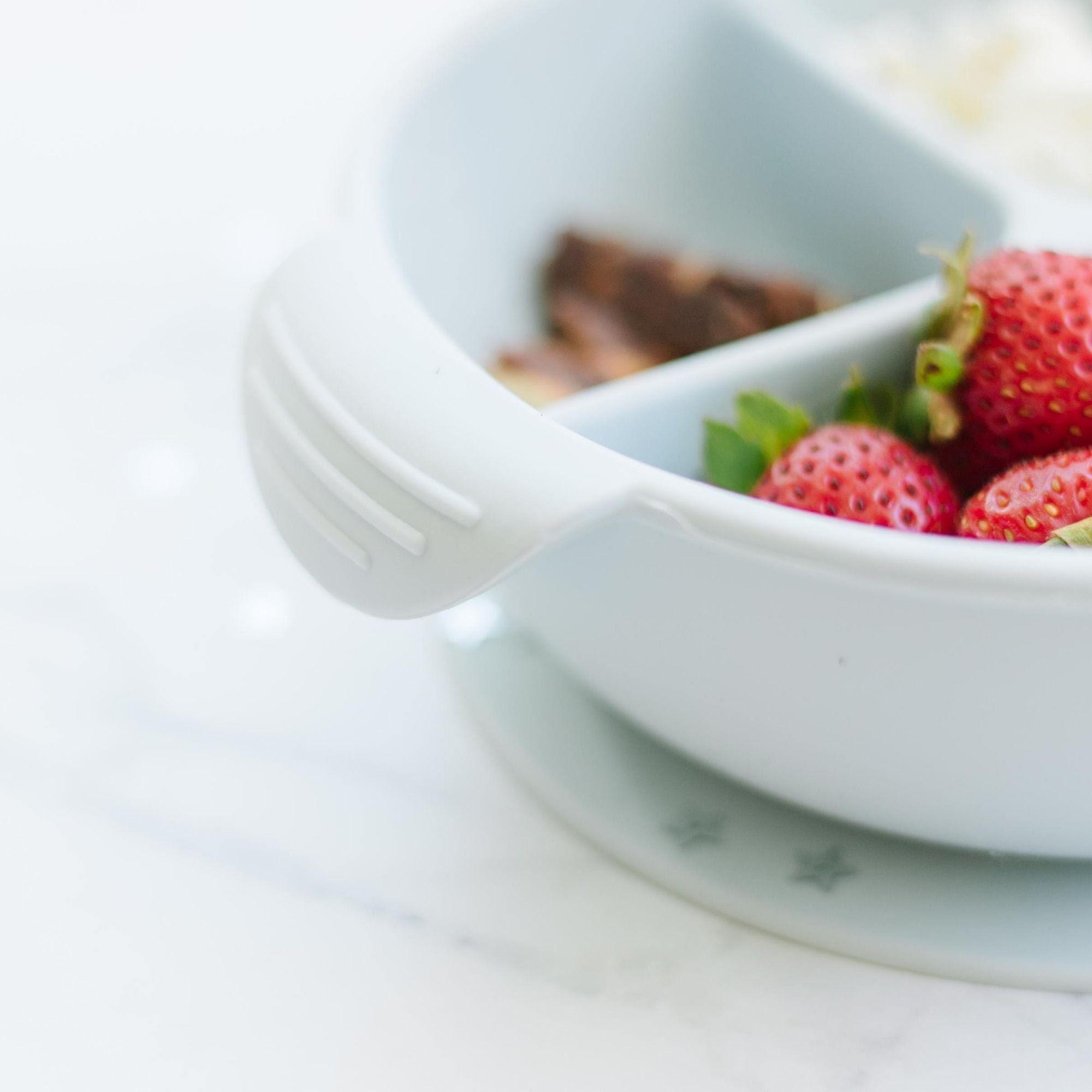 Avanchy Silicone Divided Suction Baby Bowl + Lid Avanchy Silicone Divided Suction Baby Bowl + Lid