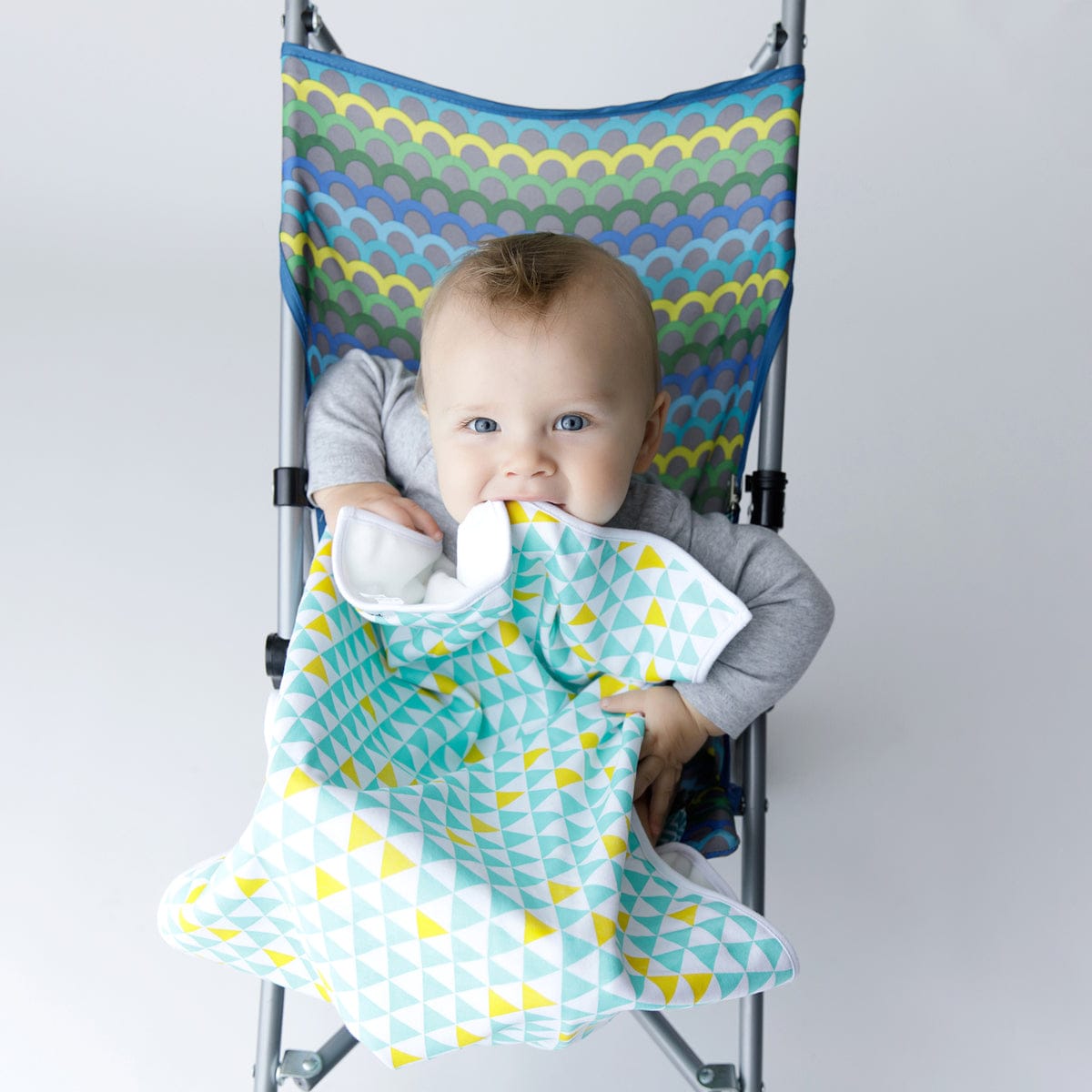 Bazzle Baby GoBlanket Travel Blanket with Clips Bazzle Baby GoBlanket Travel Blanket with Clips