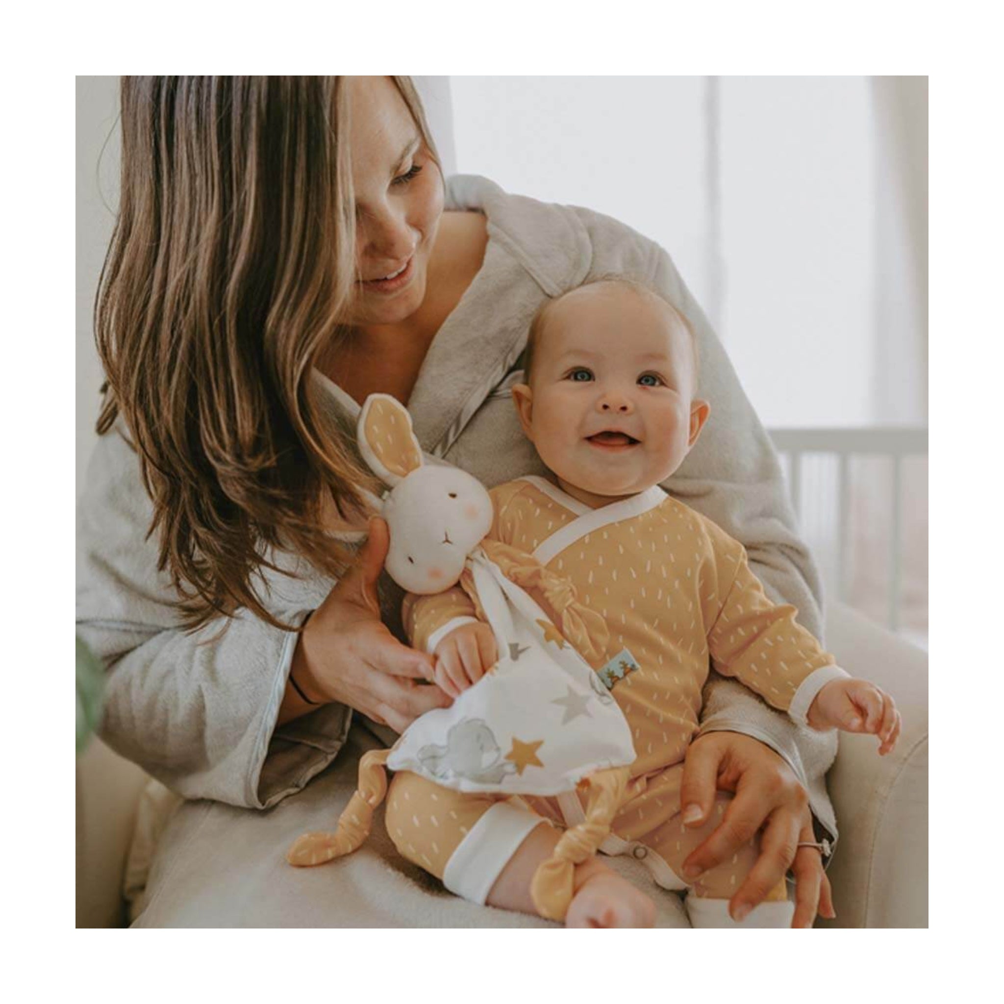 Bunnies By The Bay Knotty Friend | 2-in-1 Soother & Dummy Holder