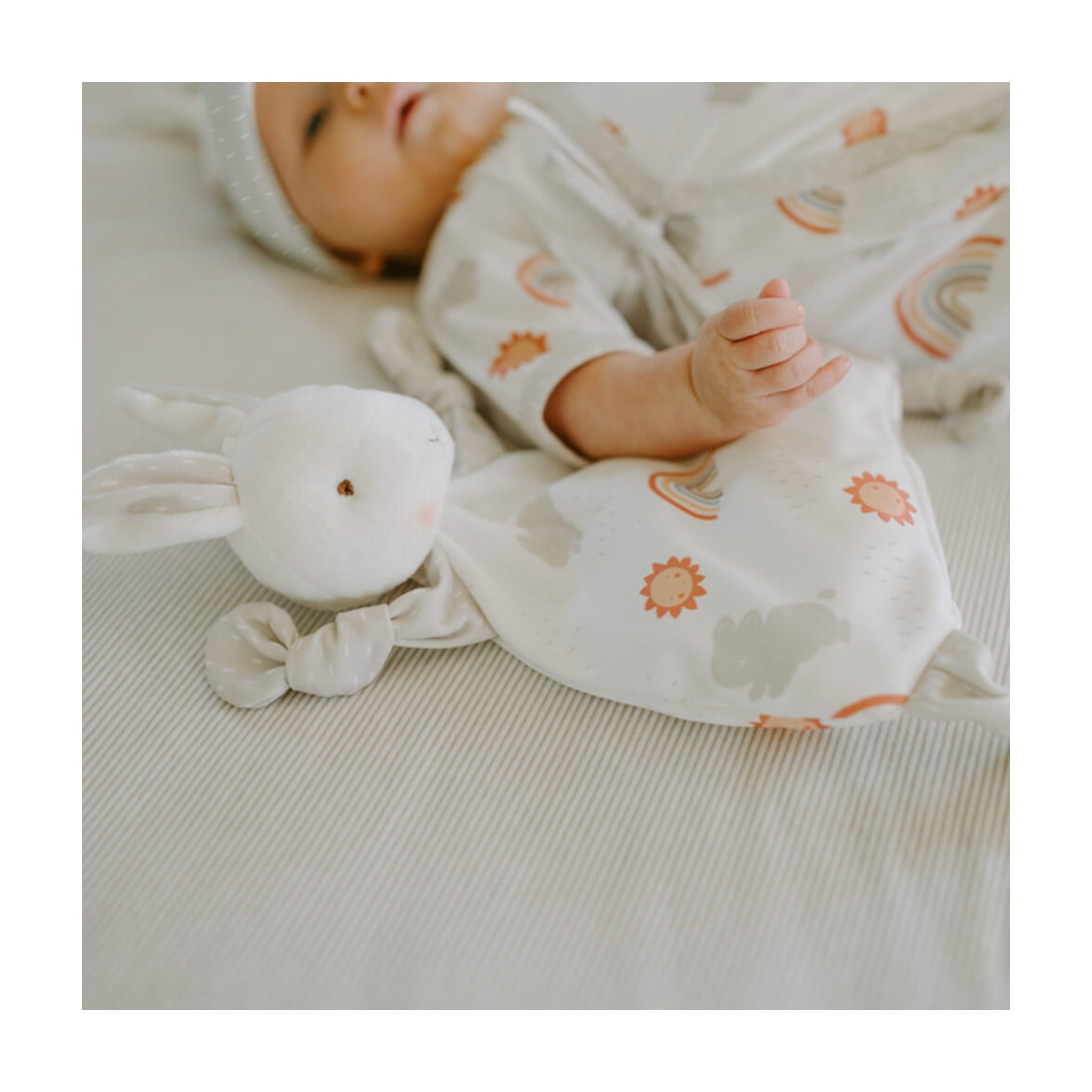 Bunnies By The Bay Knotty Friend | 2-in-1 Soother & Dummy Holder