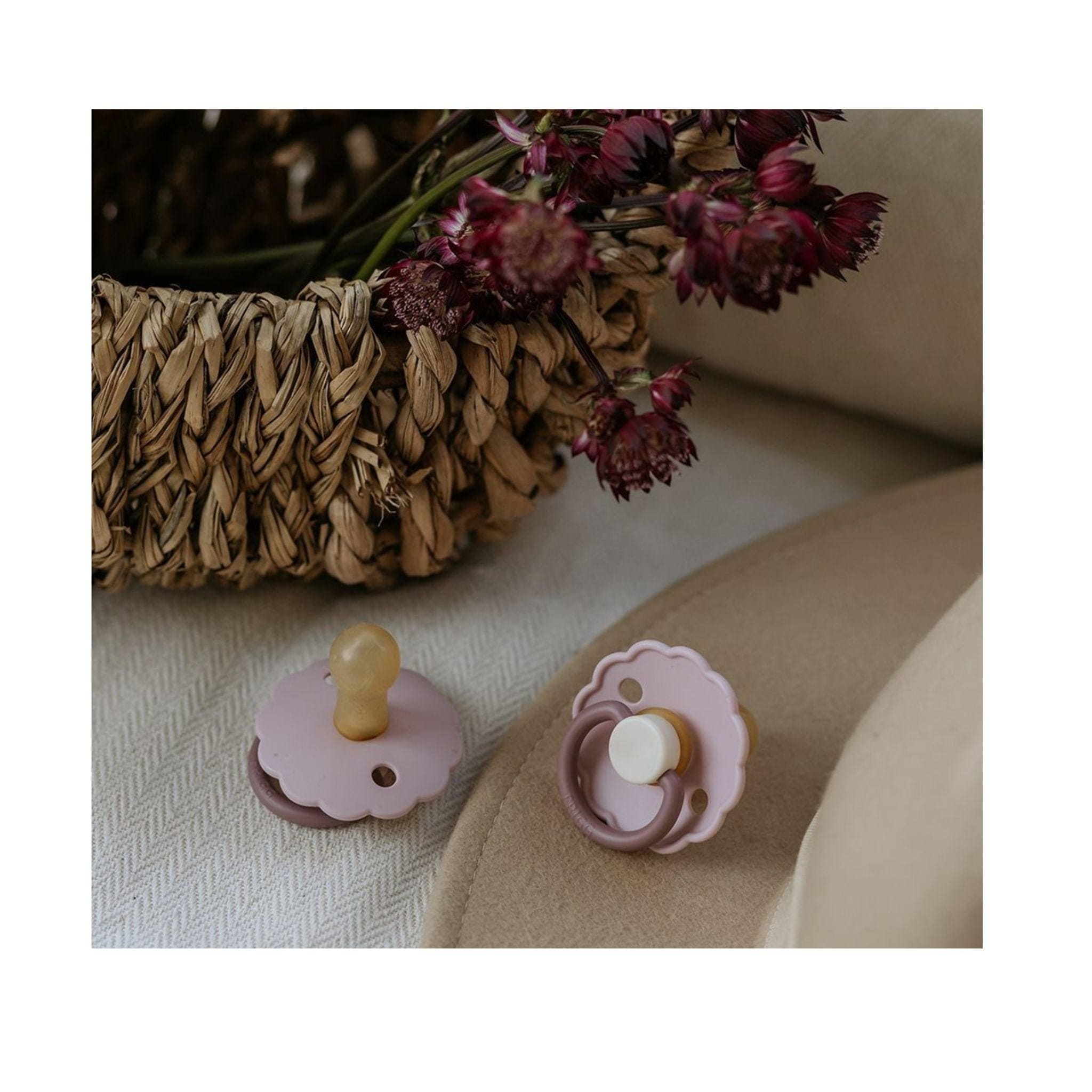FRIGG Daisy Pacifier Round 2-Pack Latex - Size 1 (0-6 Months) - Lavender Haze & Cream