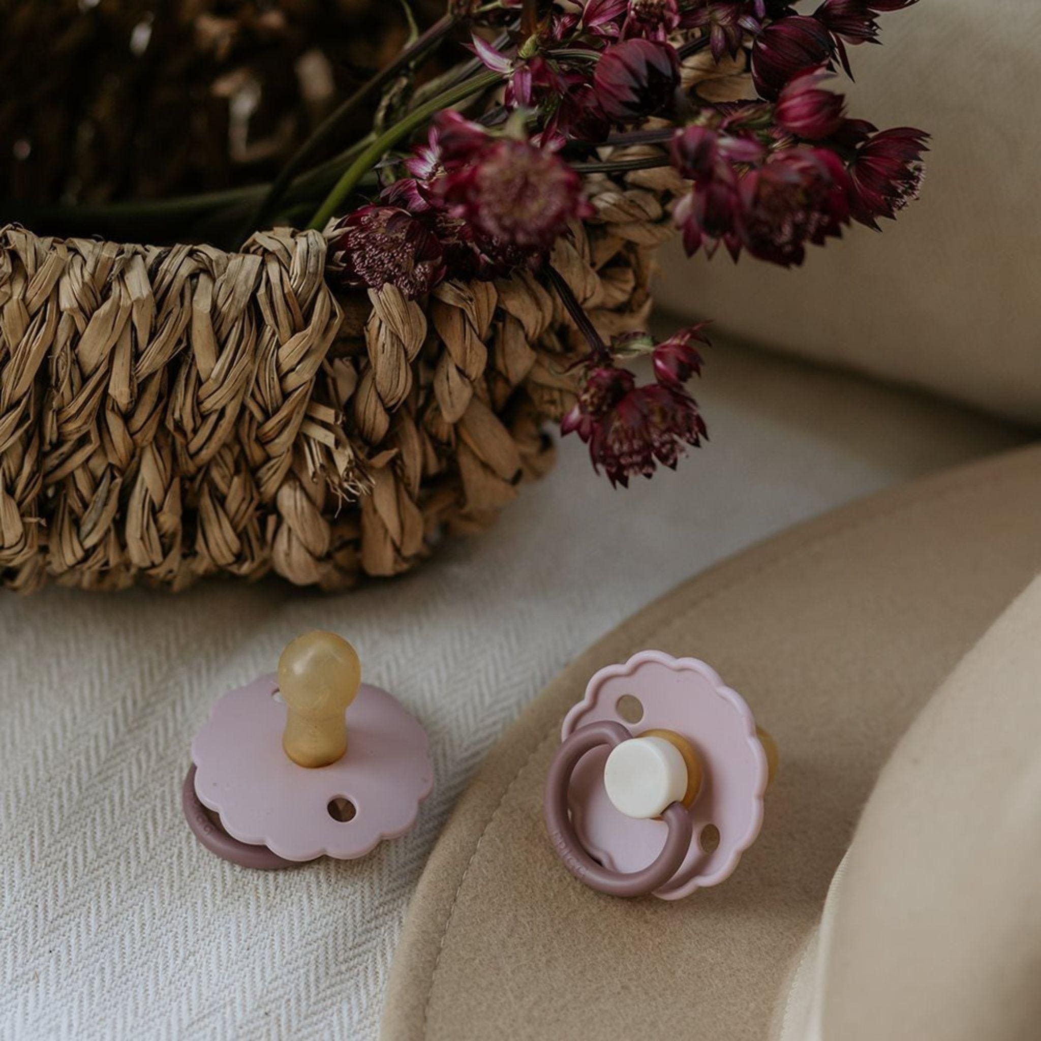 FRIGG Daisy Pacifier Round 2-Pack Latex - Size 1 (0-6 Months) - Lavender Haze & Cream