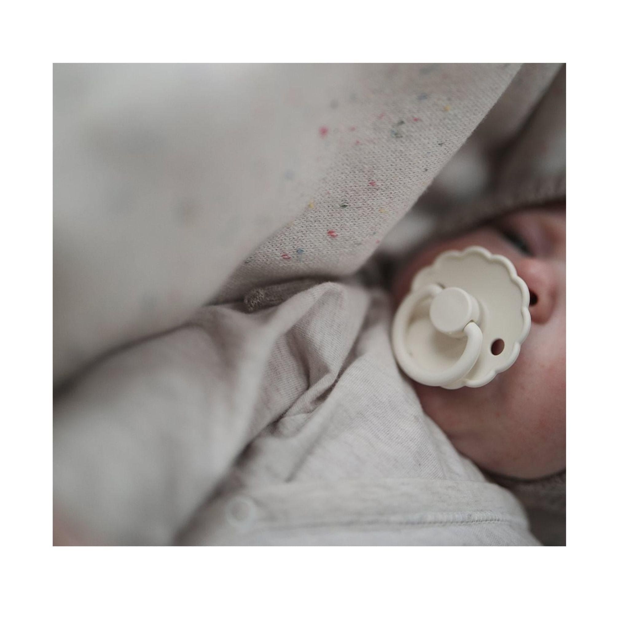 FRIGG Daisy Pacifier Round 2-Pack Silicone - Size 1 (0-6 Months) - Lavender Haze & Cream