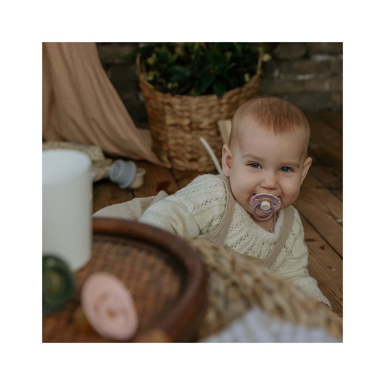 FRIGG Daisy Round Natural Rubber Pacifier 2-Pack | Floral Scalloped Design for Breast-Like Comfort