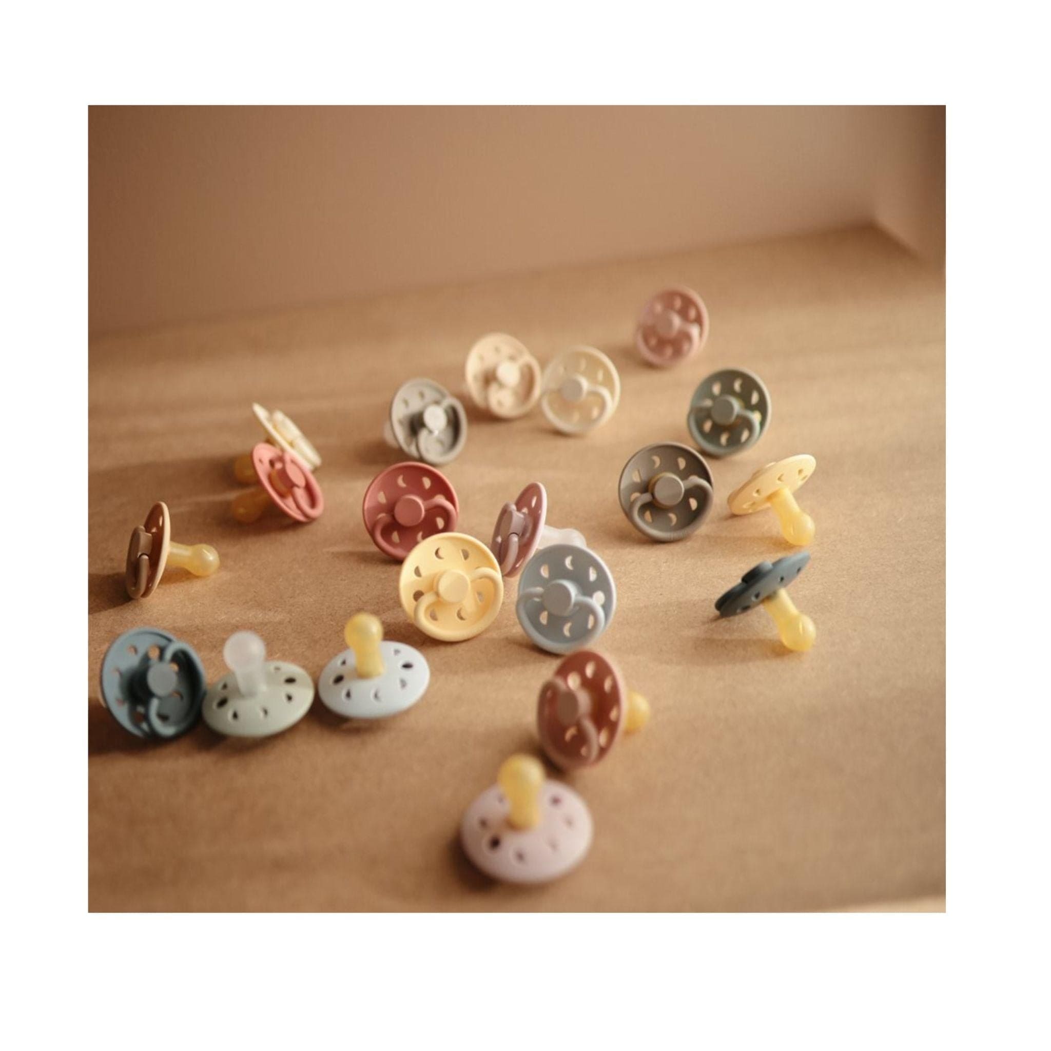 FRIGG Moon Phase Pacifier Round 2-Pack Silicone - Size 1 (0-6 Months) - Pale Daffodil & Soft Lilac