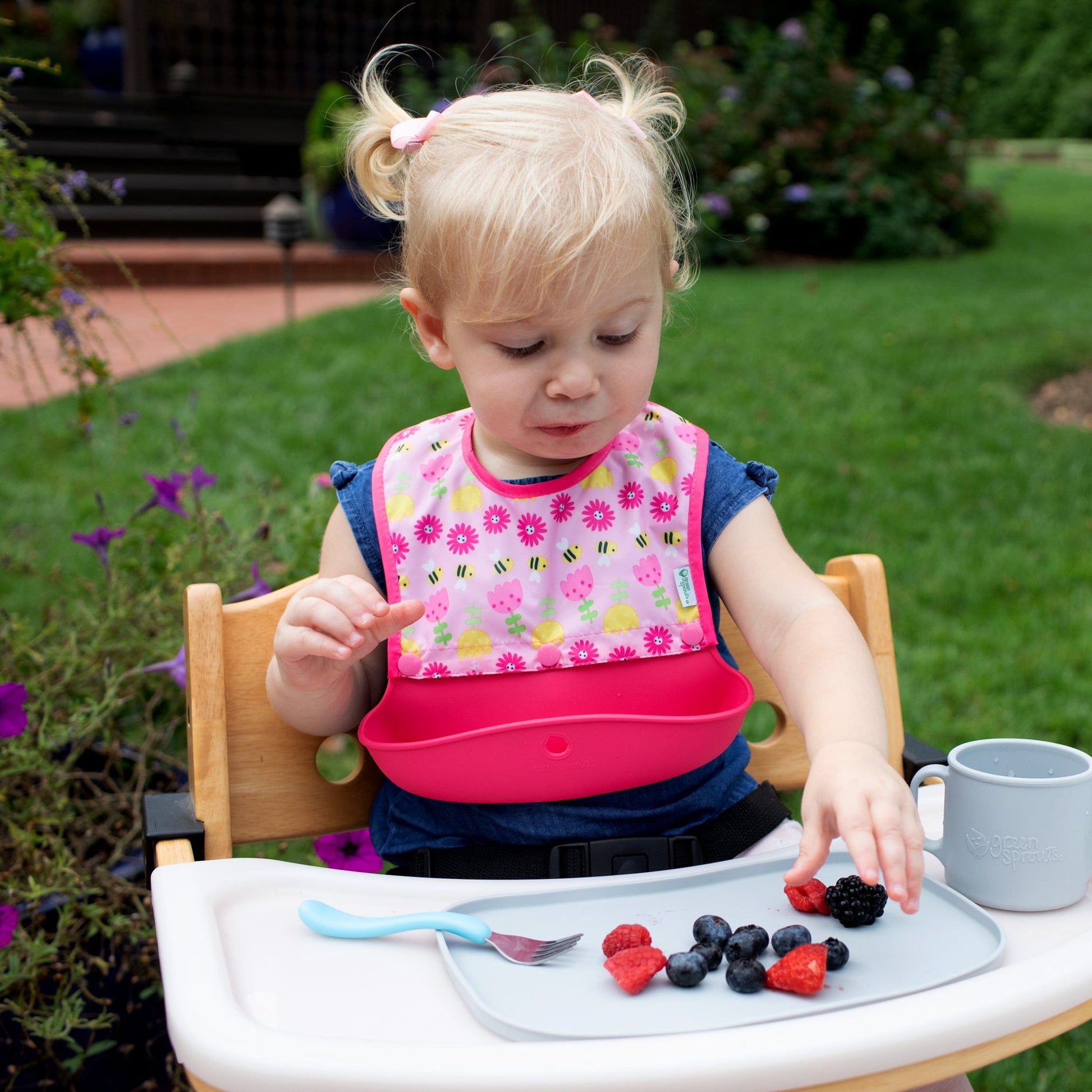Green Sprouts Snap & Go™ Silicone Food-catcher Bib (3-in-1 Set) Green Sprouts Snap & Go™ Silicone Food-catcher Bib (3-in-1 Set) 
