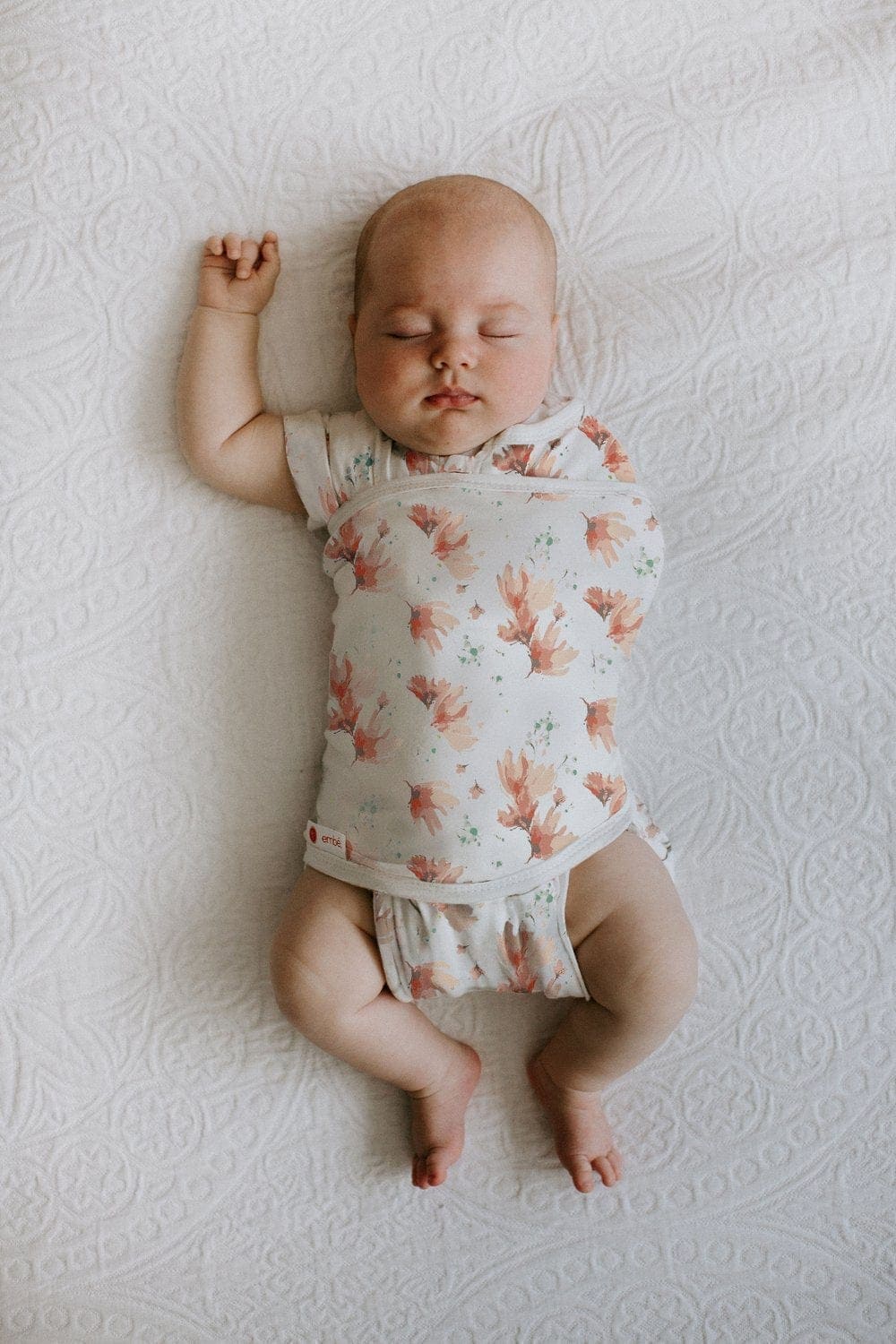 embé Short Sleeve Transitional 2-Way Swaddle Sack (3-6mos) embé Short Sleeve Transitional 2-Way Swaddle Sack (3-6mos) 