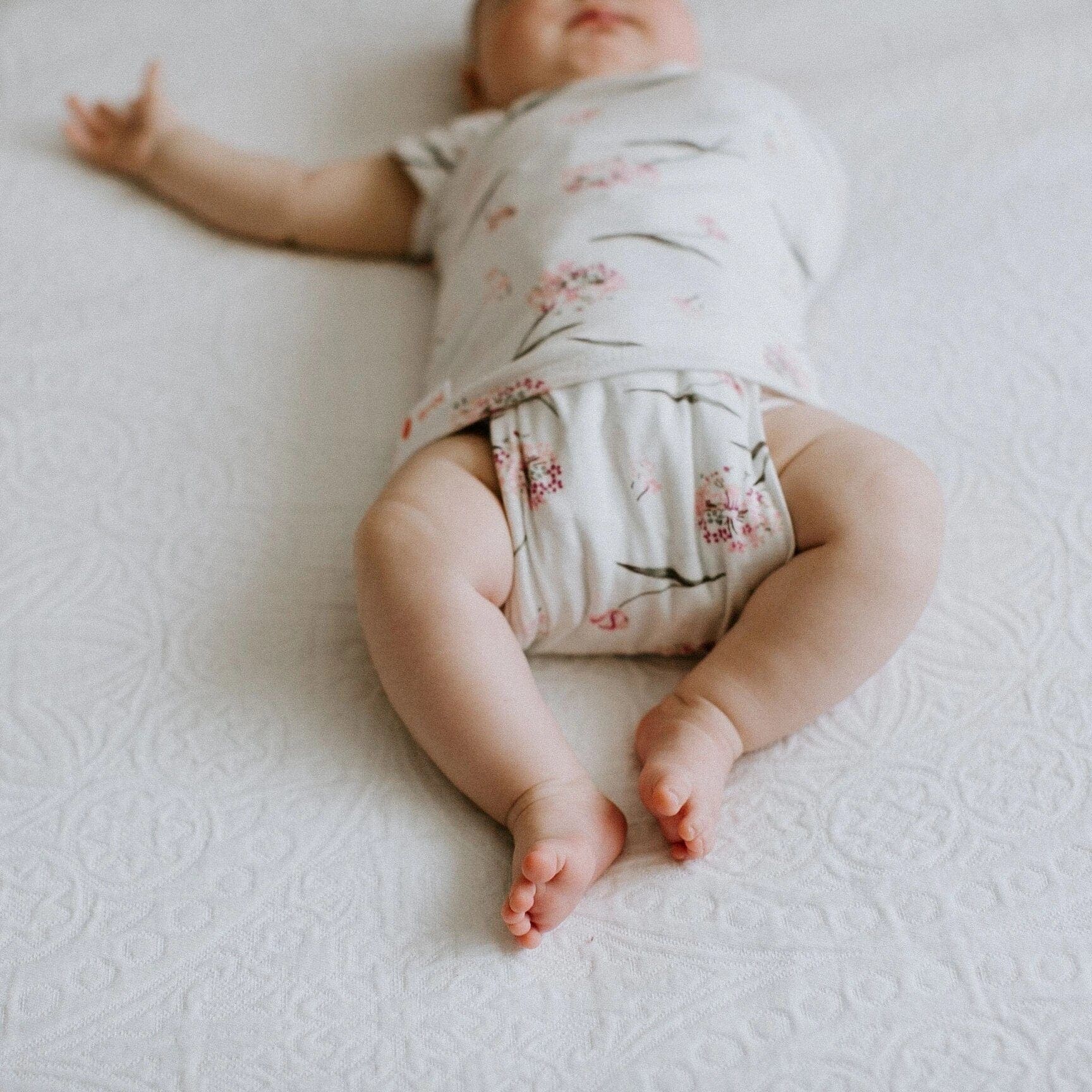 embé Short Sleeve Transitional 2-Way Swaddle Sack (3-6mos) embé Short Sleeve Transitional 2-Way Swaddle Sack (3-6mos) 