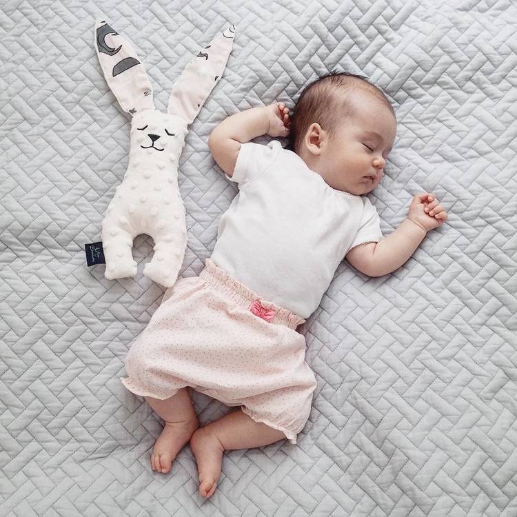 La Millou Long-Eared Small Bunny - Yoga Candy Leaves | Sky La Millou Long-Eared Small Bunny - Yoga Candy Leaves | Sky 