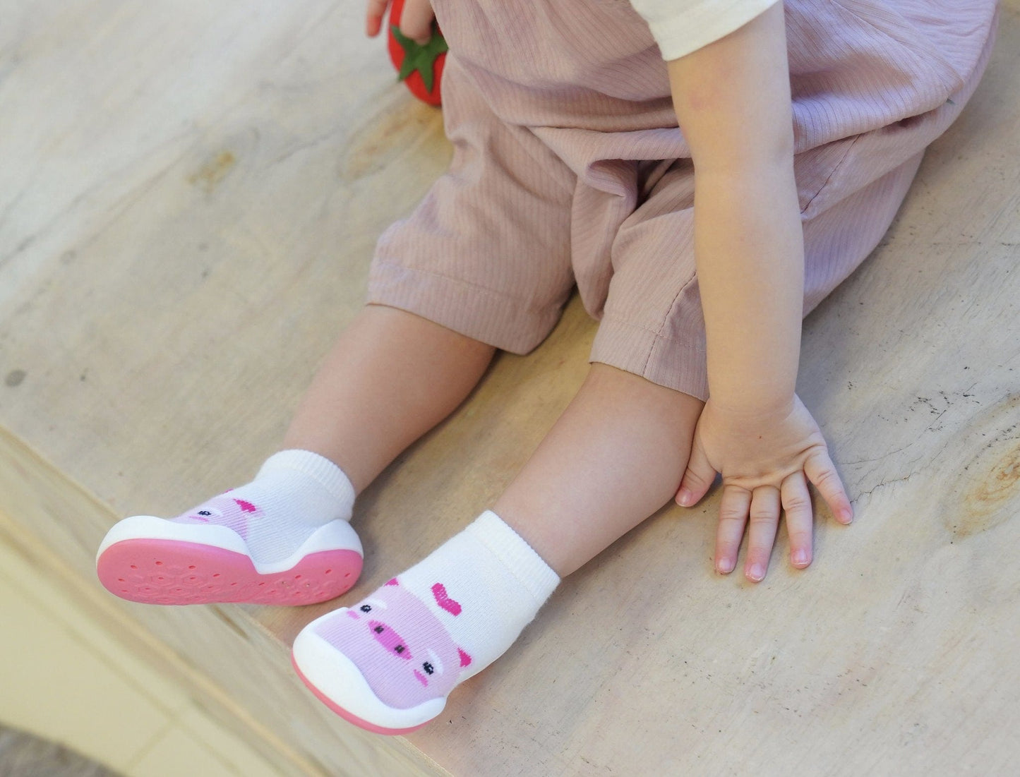 Komuello Heart Pig Baby Rubber Sole Sock Shoes Komuello Heart Pig Baby Rubber Sole Sock Shoes 