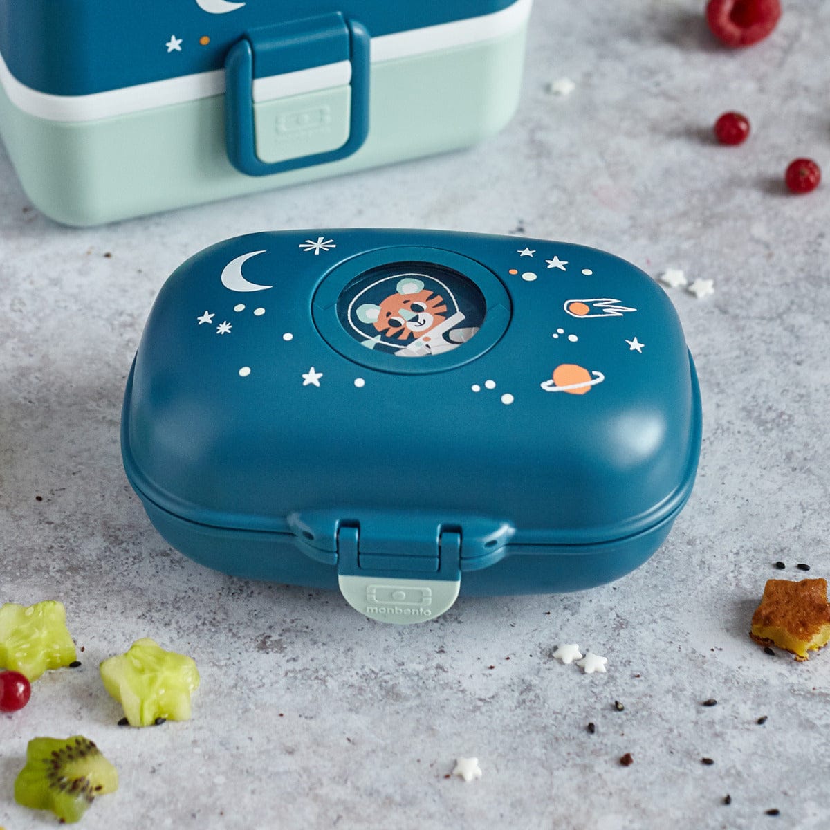 Monbento Gram blue Cosmic Kids Snack Box 600ml Monbento Gram blue Cosmic Kids Snack Box 600ml 