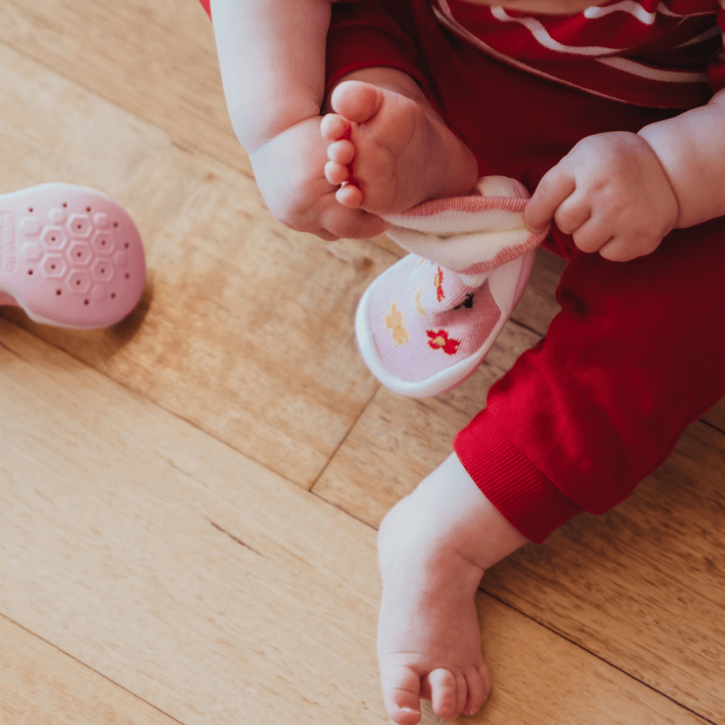 Komuello Daisies Baby Rubber Sole Sock Shoes Komuello Daisies Baby Rubber Sole Sock Shoes 